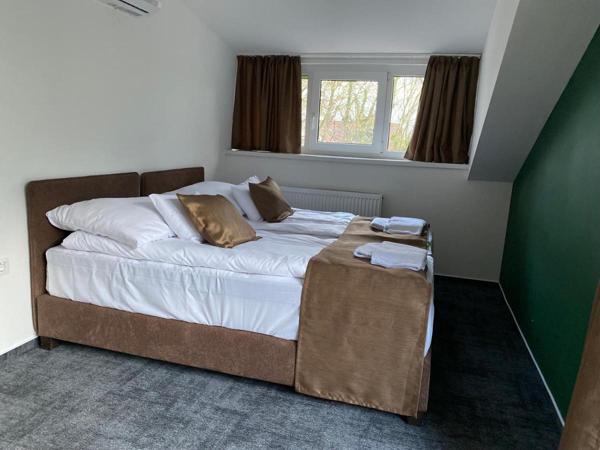 A Fogado Bed and Breakfast Bicske Eksteriør billede