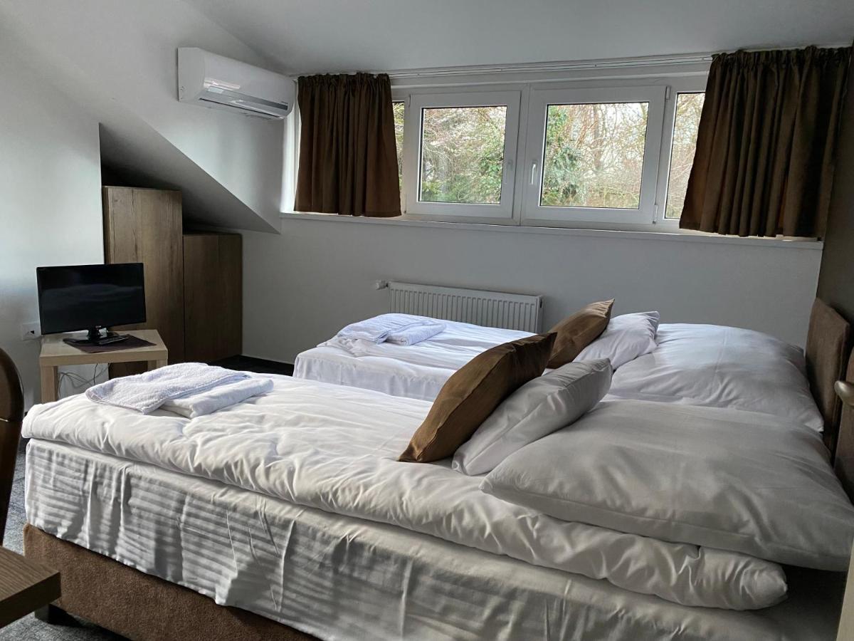 A Fogado Bed and Breakfast Bicske Eksteriør billede